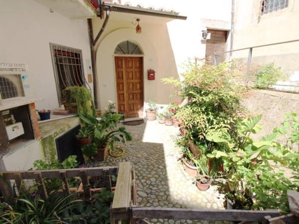 appartamento in vendita a Poggio Mirteto in zona San Valentino