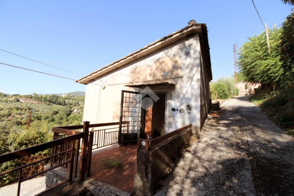 casa indipendente in vendita a Poggio Mirteto in zona San Valentino