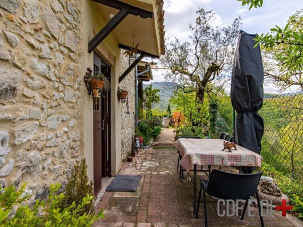 casa indipendente in vendita a Poggio Moiano