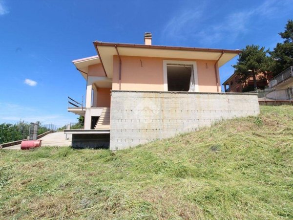 casa indipendente in vendita a Poggio Moiano