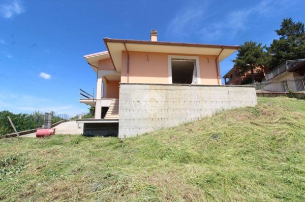 casa indipendente in vendita a Poggio Moiano