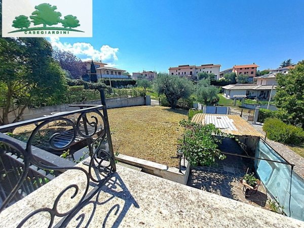 casa indipendente in vendita a Poggio Moiano