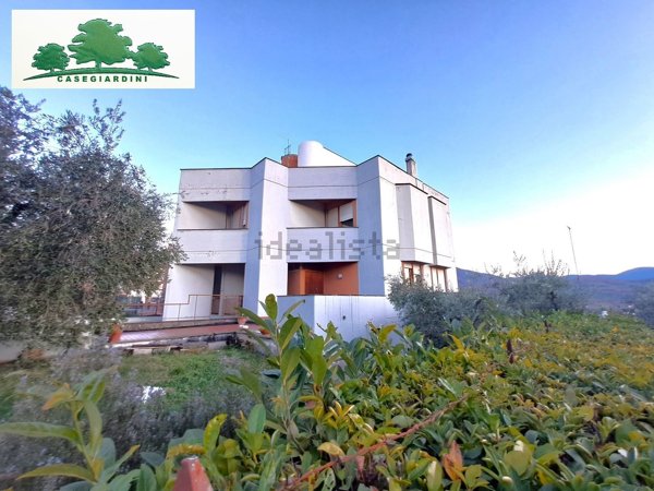 casa indipendente in vendita a Poggio Moiano