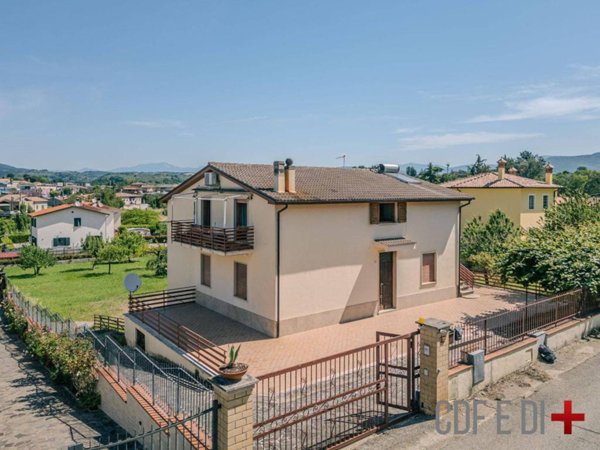 casa indipendente in vendita a Poggio Moiano