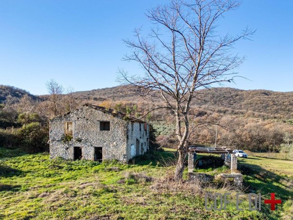 casale in vendita a Poggio Moiano
