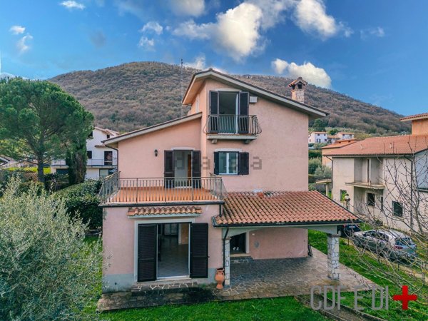 casa indipendente in vendita a Poggio Moiano