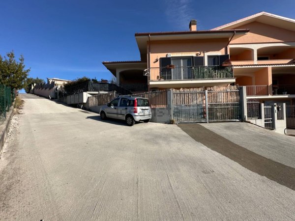 casa indipendente in vendita a Poggio Moiano