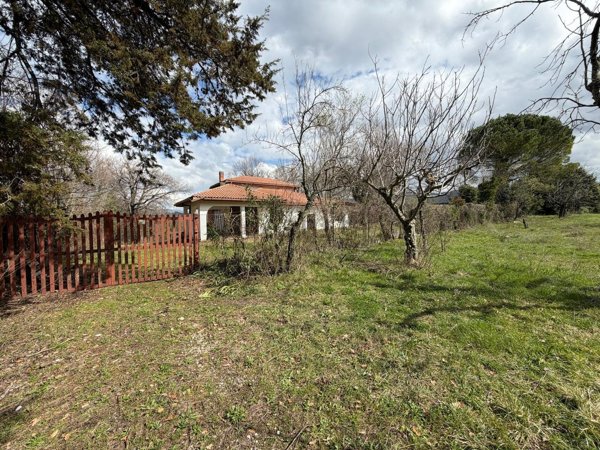 casa indipendente in vendita a Poggio Moiano