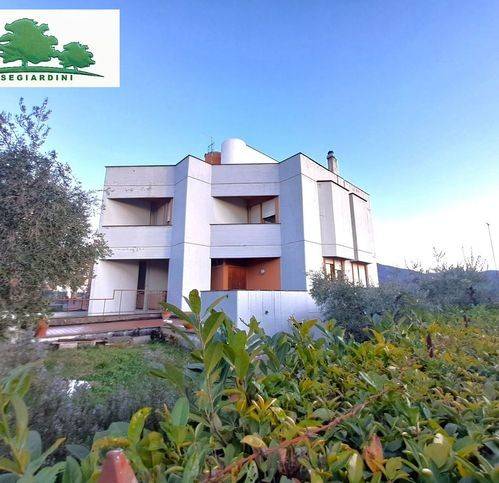 casa indipendente in vendita a Poggio Moiano