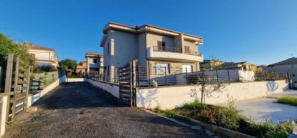 casa indipendente in vendita a Poggio Moiano