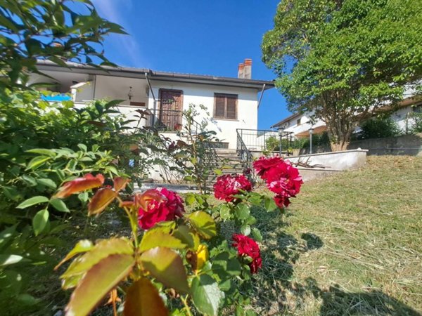 casa indipendente in vendita a Poggio Moiano