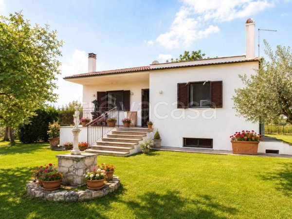 casa indipendente in vendita a Poggio Moiano