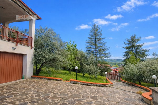 casa indipendente in vendita a Poggio Moiano