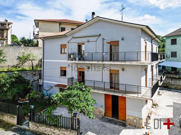 casa indipendente in vendita a Poggio Moiano