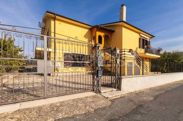 casa indipendente in vendita a Poggio Moiano