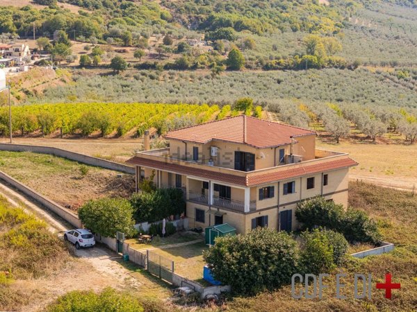 casa indipendente in vendita a Poggio Moiano