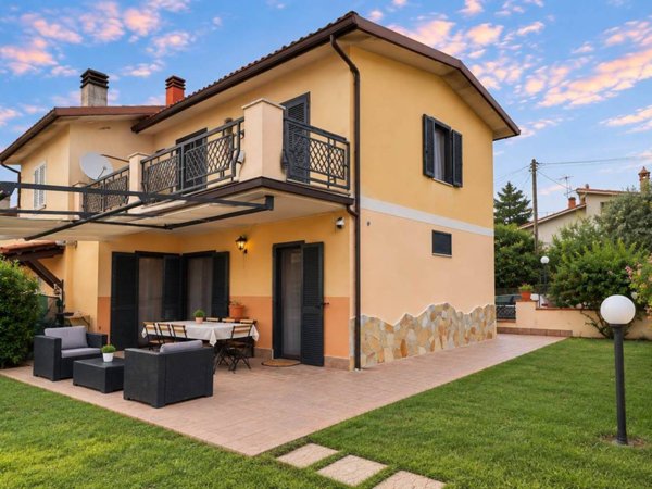 casa indipendente in vendita a Poggio Moiano