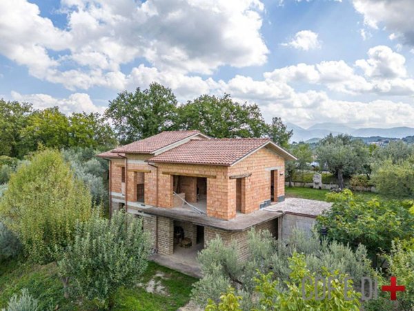 casa indipendente in vendita a Poggio Nativo