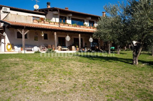 casa indipendente in vendita a Poggio Nativo
