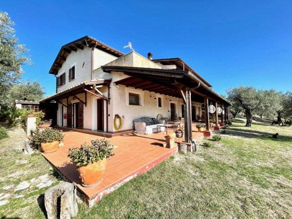 casa indipendente in vendita a Poggio Nativo