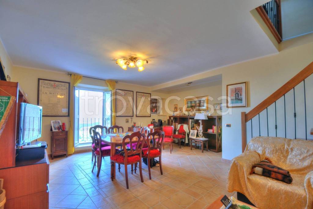 casa indipendente in vendita a Poggio Nativo
