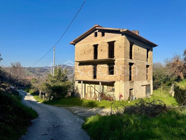 casa indipendente in vendita a Poggio Nativo