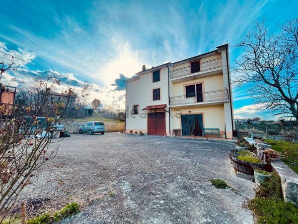 casa indipendente in vendita a Poggio Nativo