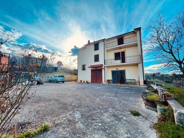 casa indipendente in vendita a Poggio Nativo