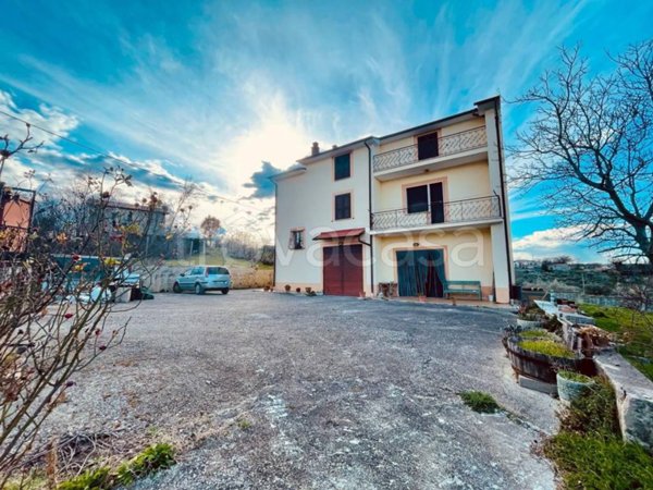 casa indipendente in vendita a Poggio Nativo
