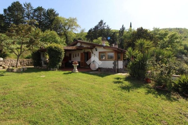 casa indipendente in vendita a Poggio Nativo