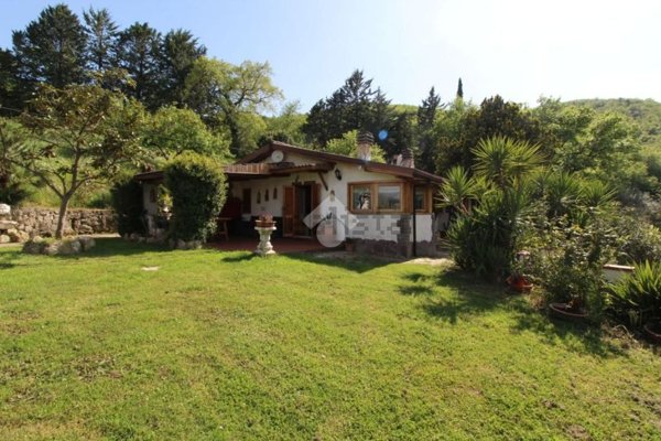 casa indipendente in vendita a Poggio Nativo