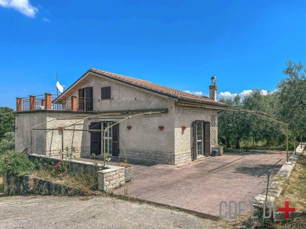 casa indipendente in vendita a Poggio Nativo