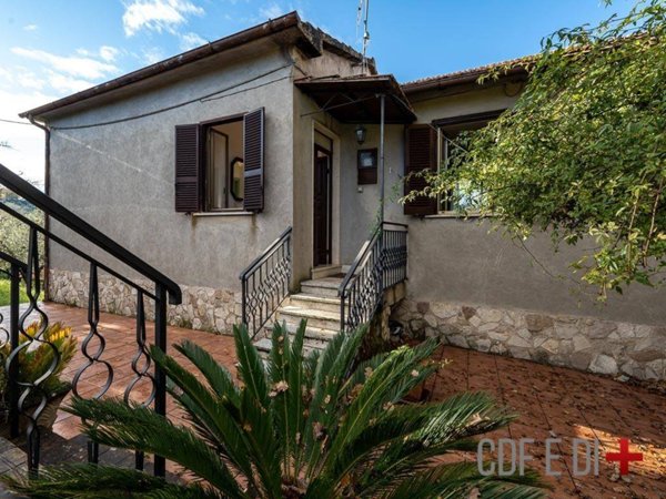 casa indipendente in vendita a Poggio Nativo