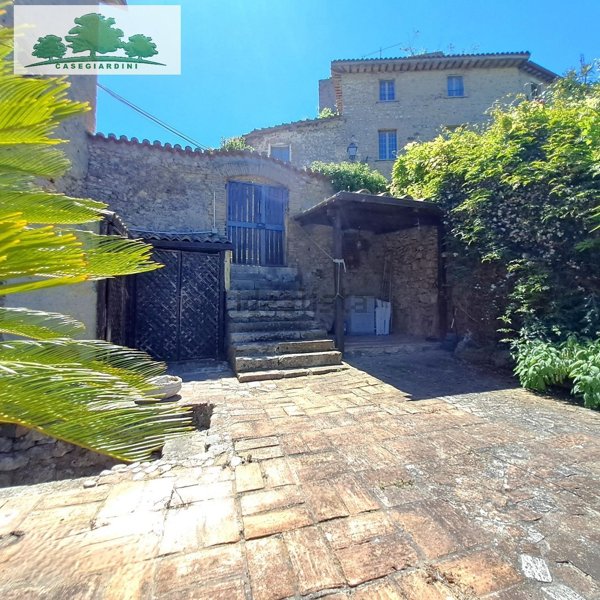 esavano in vendita a Poggio Nativo