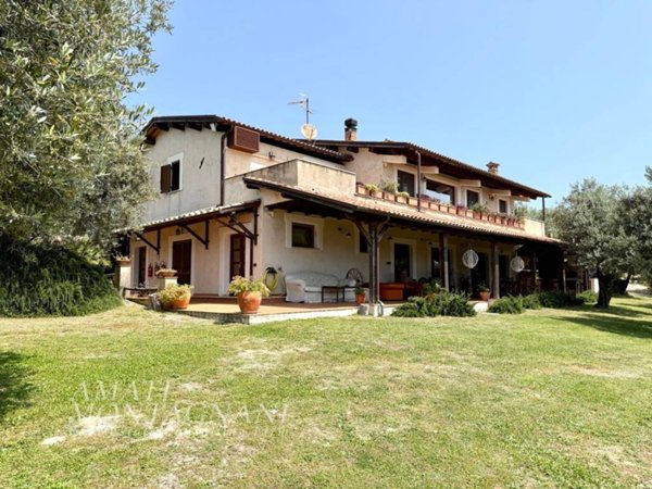 casa indipendente in vendita a Poggio Nativo