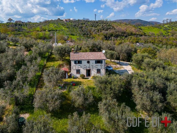 casa indipendente in vendita a Poggio Nativo