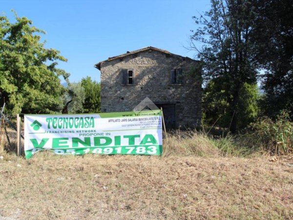 casa indipendente in vendita a Poggio Nativo
