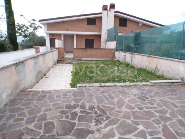casa indipendente in vendita a Poggio Nativo