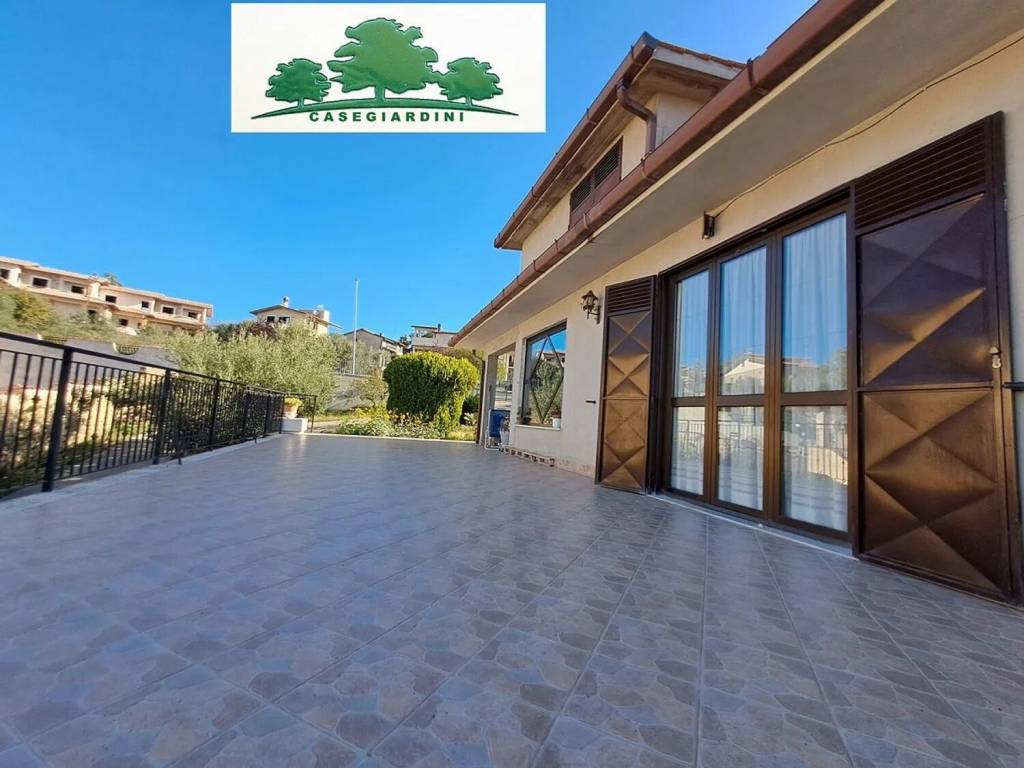 casa indipendente in vendita a Poggio Nativo