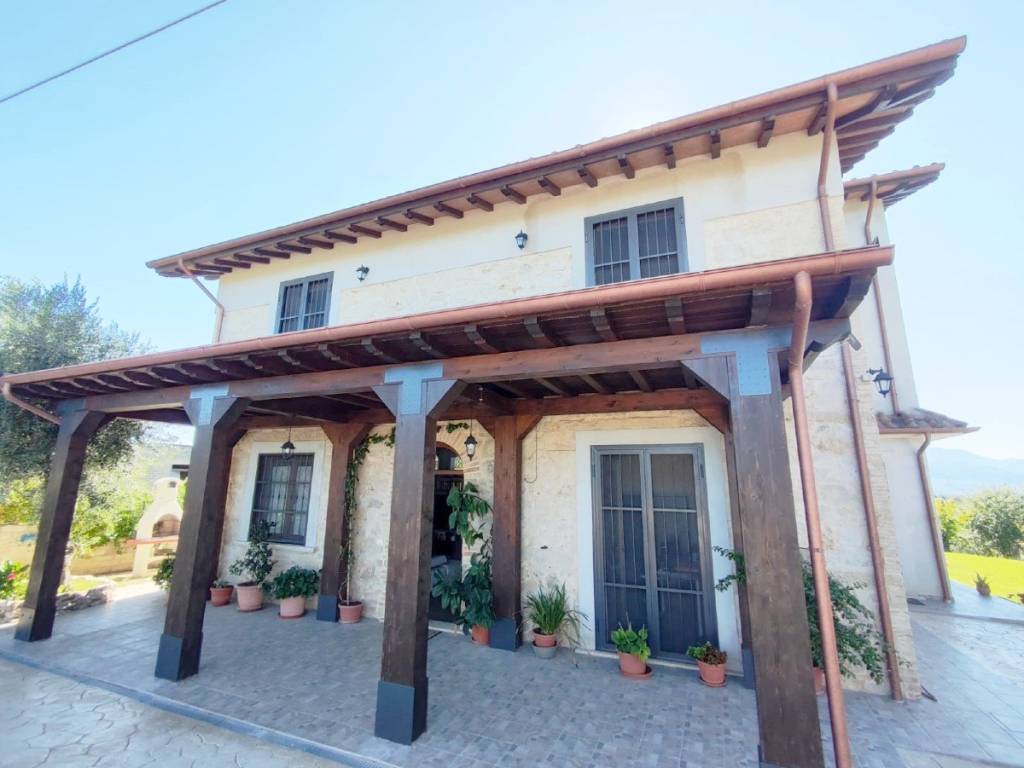 casa indipendente in vendita a Poggio Nativo
