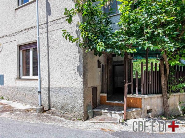 casa indipendente in vendita a Poggio Nativo