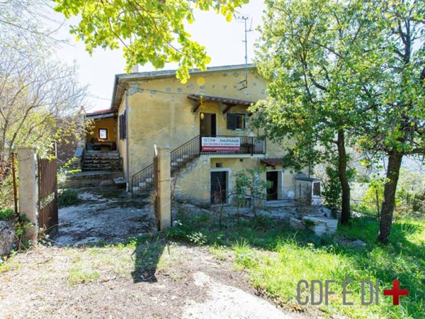 casa indipendente in vendita a Poggio Nativo