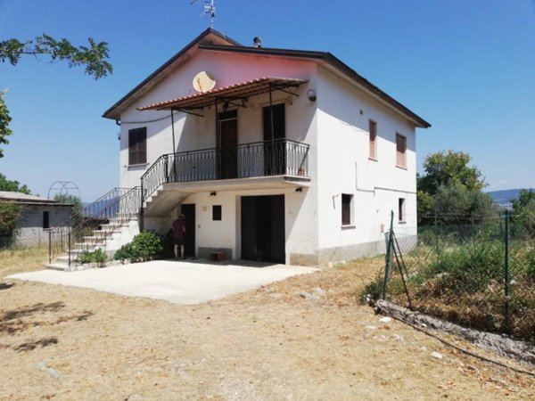 casa indipendente in vendita a Poggio Nativo