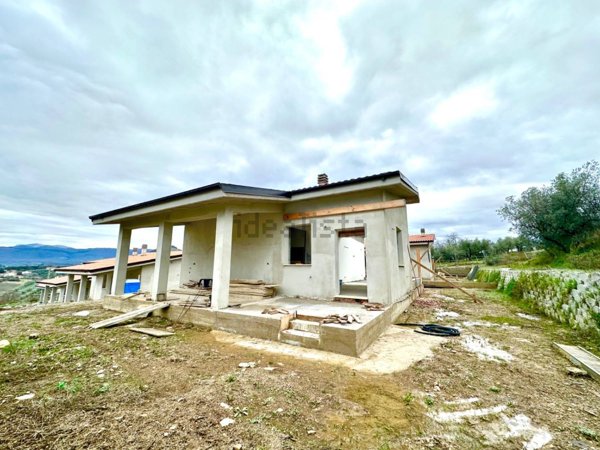 casa indipendente in vendita a Poggio Nativo