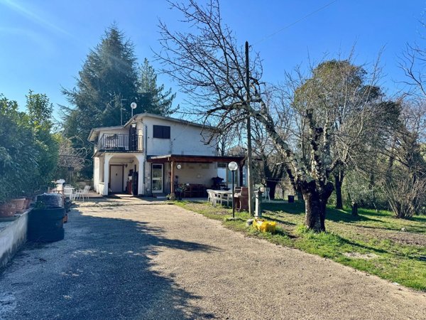 casa indipendente in vendita a Poggio Nativo