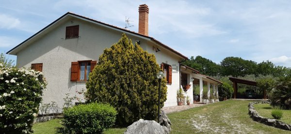 pentavano in vendita a Poggio Nativo