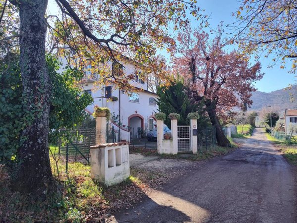 casa indipendente in vendita a Poggio Nativo
