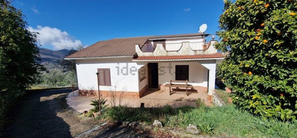 casa indipendente in vendita a Poggio Nativo