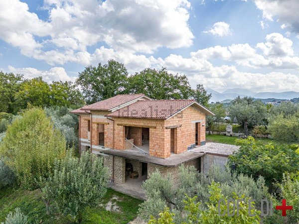 casa indipendente in vendita a Poggio Nativo