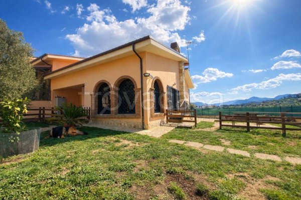 casa indipendente in vendita a Poggio Nativo